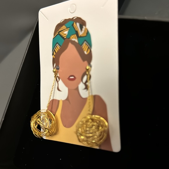 Great Deal Gorgeous Earrings - Picture 2 of 3